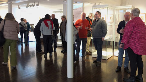 Gäste der Ausstellung im Museumsraum