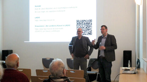 Prof. Dr. Ulrich Ritzerfeld und Dr. Lutz Vogel im Austausch mit den interessierten Zuhörern Prof. Dr. Ulrich Ritzerfeld und Dr. Lutz Vogel im Austausch mit den interessierten Zuhörern