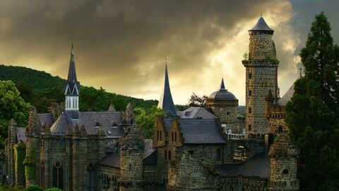 Die Löwenburg in Kassel im Abendlicht