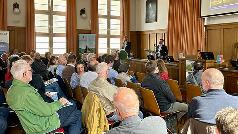 Blick in das Auditorium beim Vortrag von Simon Dietrich