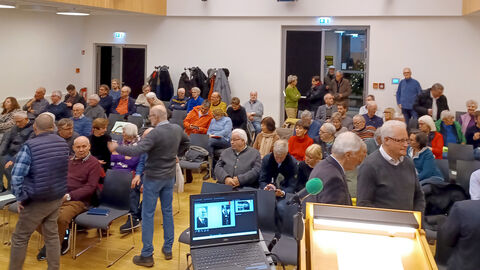 Publikum und Zuhörer bei der Präsentation in Fulda am 28.11.2024 Reges Interesse bestand an der Besichtigung des Kircher-Plans in Fulda