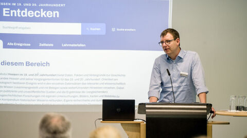Dr. Lutz Vogel beim Referat „LAGIS nach dem Relaunch“ in der GWLB Hannover
