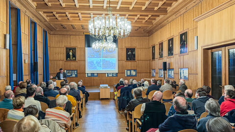 Dr. Lutz Vogel bei seinem Vortrag im Staatsarchiv Marburg